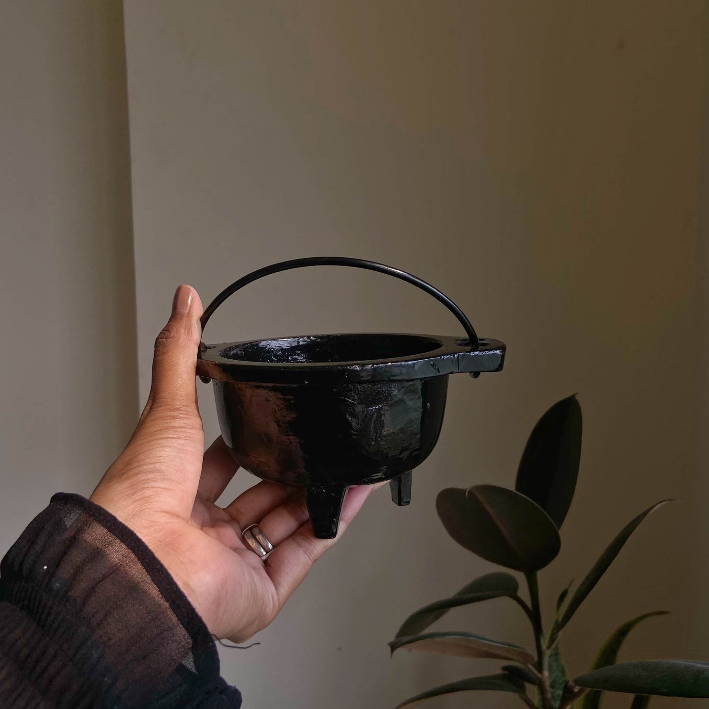 Medium Size Cast Iron Classic Cauldron