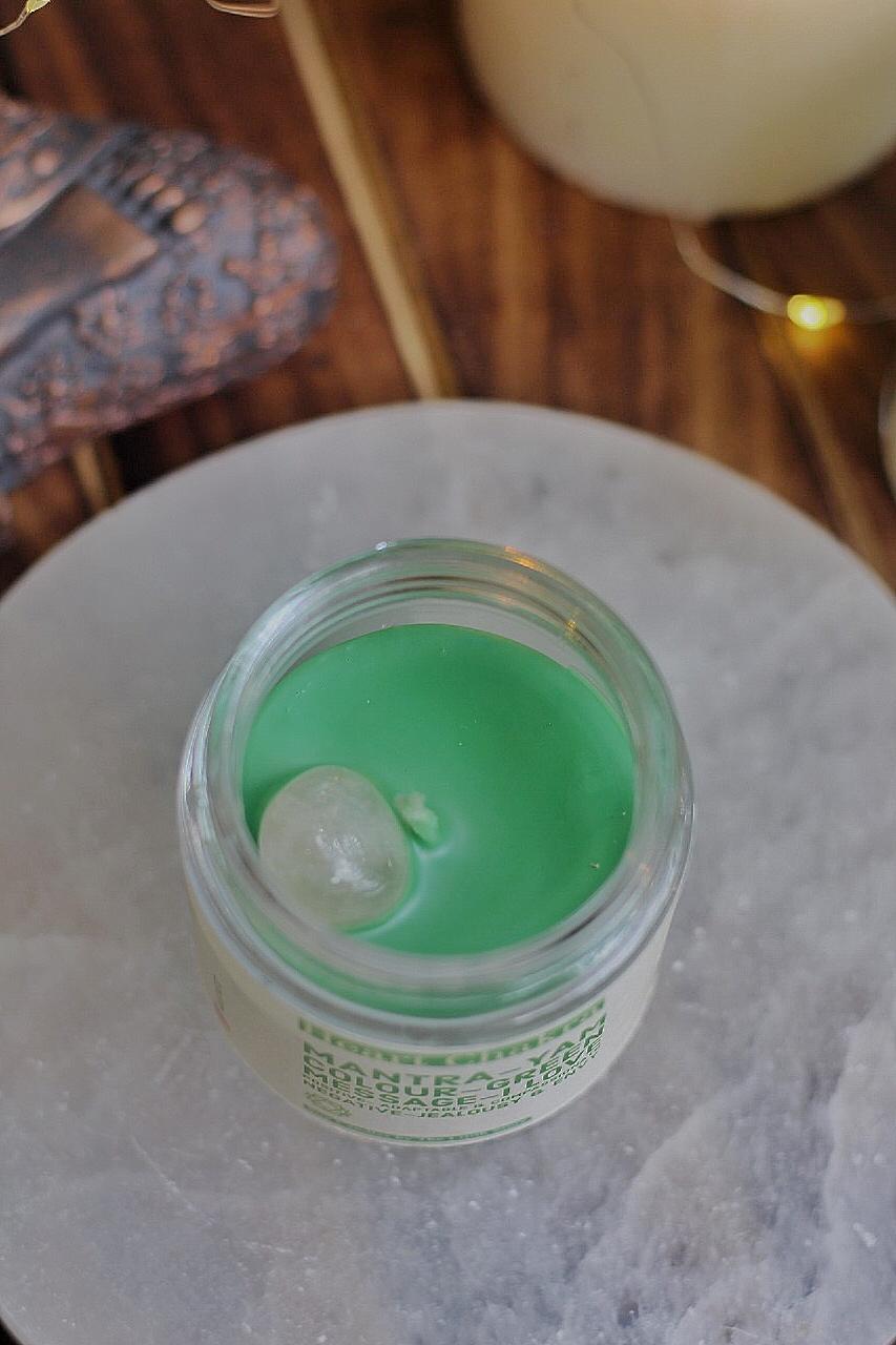 Heart Chakra Scented Candle with Crystal Tumble -Soy Wax - 100 g