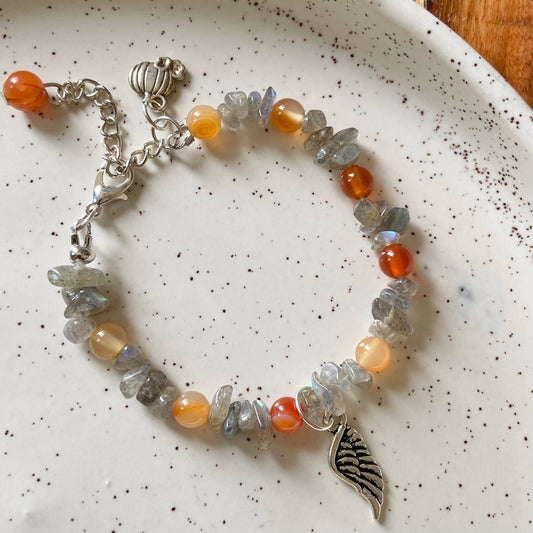 Bracelet associated with Creativity and Spiritual Growth | Labradorite & Orange Carnelian