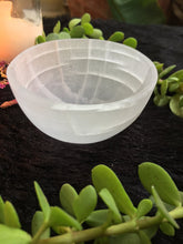 Load image into Gallery viewer, Selenite Bowl - 6 Cm
