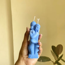 Load image into Gallery viewer, Blue Hugging Couple Candle
