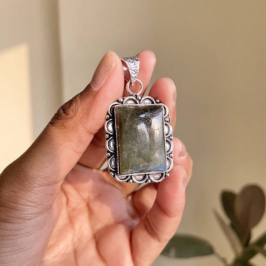 Labradorite Pendant