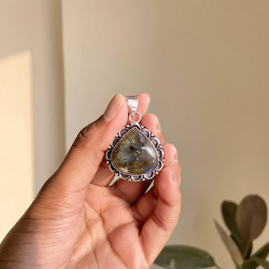 Labradortite Pendant