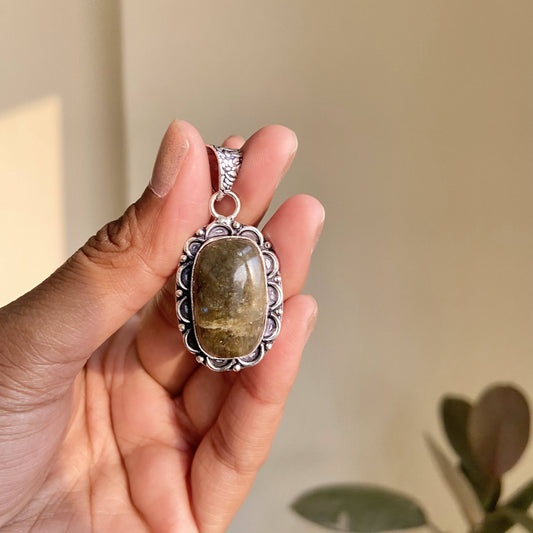 Labradorite Pendant