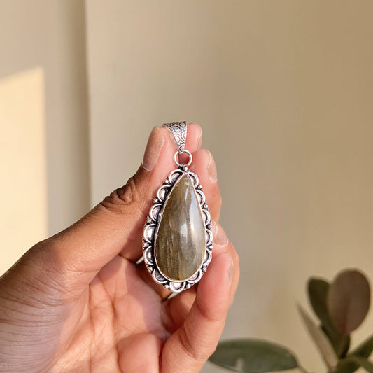 Labradorite Pendant