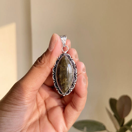 Labradorite Pendant