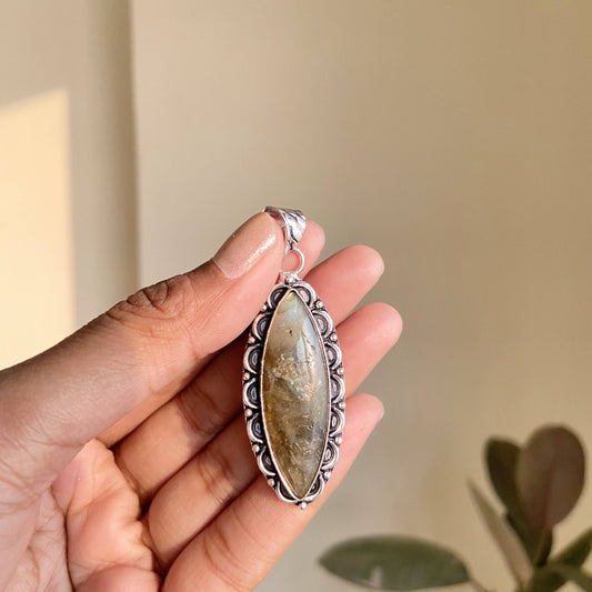 Labradorite Pendant