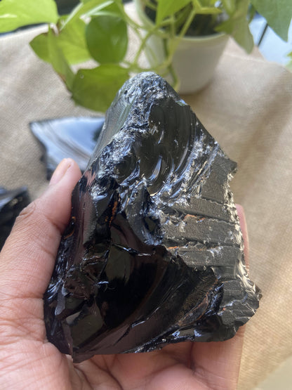 Black Obsidian Raw - 210 Gm