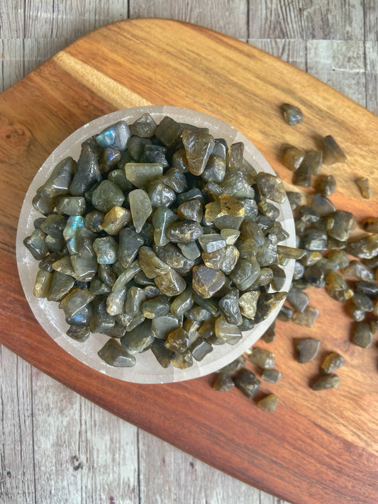 Labradorite Chips - 50 Gm