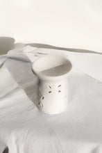 Load image into Gallery viewer, White Ceramic Wax / E. O Diffuser
