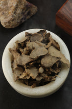Load image into Gallery viewer, Orris Root 1 Oz
