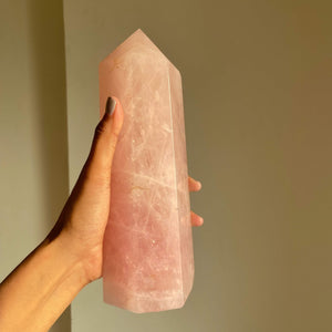 Rose Quartz Large Size Tower - 1700 Gm