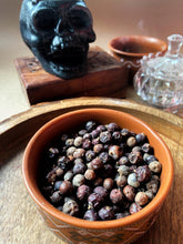 Load image into Gallery viewer, Juniper berry - 1 Oz
