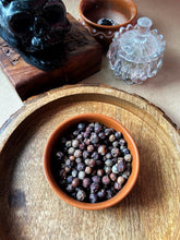 Load image into Gallery viewer, Juniper berry - 1 Oz
