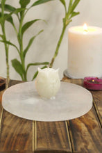 Load image into Gallery viewer, White Owl Candle
